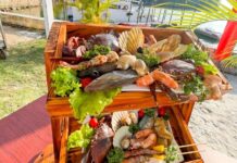 read news – Cicipi Rasa Ciamik Seafood dan BBQ HARRIS Resort Waterfront Batam di Bawah Sunset "Marina Seafood & BBQ" menjadi menu andalan dalam launching persembahan HARRIS Ressort Waterfront Batam dengan penawaran menarik yang akan memikat para tamu dengan berbagai hidangan lezat yang mencakup pilihan seafood, hidangan BBQ, dan berbagai hidangan lezat lainnya. (Foto: abyaqsa ramadan - batamtv.com)