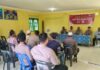 read news – Silaturahmi di Moro, Kapolsek: Warga Jangan Takut Melapor Kapolsek Moro AKP Rizal Rahim (bangku depan, tengah) saat Jum’at Curhat Polsek Moro dengan Kades, BPD, RT/RW, Tokoh Agama, Tokoh Masyarakat, Tokoh Pemuda, dan masyarakat Desa Pauh, Kecamatan Moro. (Foto : abdi perdana - batamtv.com)