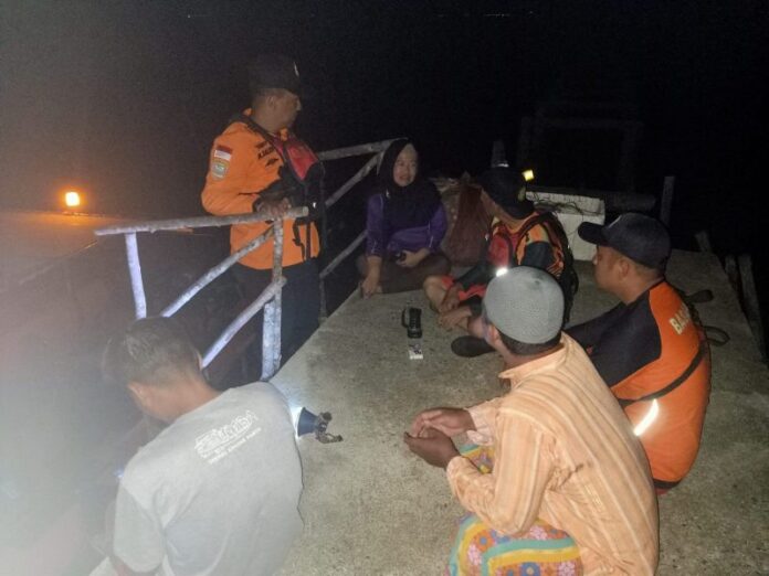 (Foto : abdi perdana - batamtv.com) Kondisi pencarian oleh Tim SAR terhadap nelayan yang hilang di Bintan. (Foto : abdi perdana - batamtv.com)