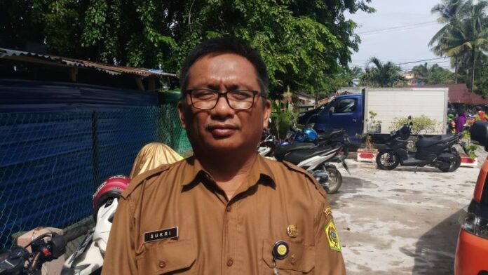 Kepala Dinas Pangan dan Pertanian Kabupaten Karimun, Sukriyanto Jaya Putra, mengatakan dari data yang ada , kebutuhan hewan kurban di Kabupaten Karimun cukup Rabu (28/06). (Foto : abdi perdana - batamtv.com)