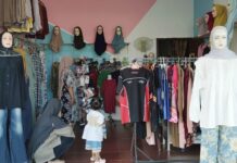 read news – Mitra Binaan PT Timah Tbk Berhasil Kembangkan Usaha Pakaian Seperti inilah usaha Amri, Warga Bukit Senang Desa Gemuruh Kecamatan Kundur Barat, Kabupaten Karimun yang berhasil dikembangkan setelah menjadi mitra binaan PT Timah Tbk. (Foto : abdi perdana - batamtv.com)