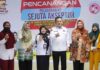 read news – Kepri Siap Jalankan Prognas Pelayanan KB Sejuta Akseptor Gubernur Kepulauan Riau, H. Ansar Ahmad (ketiga dari kanan) bersama Kepala BKKBN Provinsi Kepri Rohina dan Ketua TP-PKK Provinsi Kepri Hj. Dewi Kumalasari Ansar (kedua dari kanan) mengikuti pencanangan nasional secara virtual dan meluncurkan program Rabu (14/06/2023). (Foto : dwi susilo - batamtv.com)