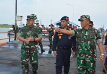 read news – Kodam I/BB dan Kanwil DJBC Khusus Kepri Perkuat Perjanjian Kerja Sama Pangdam I/BB, Mayjen TNI A Daniel Chardin, SE, MSi, (kiri) secara langsung mengunjungi Kanwil DJBC Khusus Kepri di Jln Ahmad Yani Tj Balai Karimun, Kecamatan Karimun, Kepri, Jumat (2/6/2023). (Foto : abdi perdana - batamtv.com)
