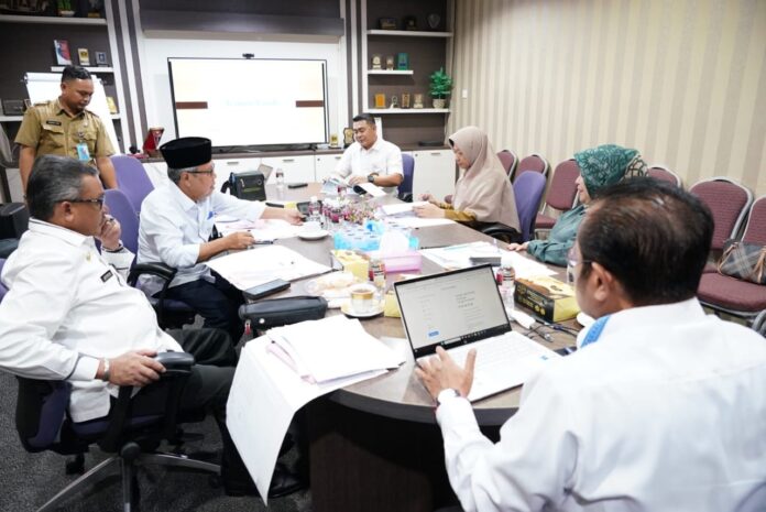 (Foto : abyaqsa ramadan - batamtv.com)_ Pemerintah Kota (Pemko) Batam melakukan seleksi terbuka Jabatan Tinggi Pratama (esselon II.b) Kepala Dinas Sosial dan Pemberdayaan Masyarakat Kota Batam. Ketua Tim Pansel Jabatan Pimpinan Tinggi Pratama Jefridin, M.Pd. mengatakan pendaftaran dibuka sejak tanggal 15 Mei sampai dengan 6 Juni 2023. (Foto : abyaqsa ramadan - batamtv.com)_