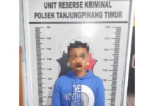 read news – Miris, Pelajar di Tanjungpinang Gasak Harta Teman Tersangka pelaku pencurian berinisial MIF yang beraksi di Perum Air Raja Permai, Kelurahan Pinang Kencana, Kecamatan Tanjungpinang Timur, Kota Tanjungpinang dibekuk polisi. (Foto : dwi susllo - batamtv.com)