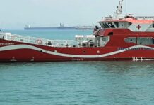 read news – Warga Batam Ikuti Pengobatan Gratis di Rumahsakit Apung KM Laksamana Malahayati Rumah Sakit Apung KM Laksamana Malahayati singgah di sekitar Pelabuhan Bintang 999 Batu Ampar, kota Batam untuk menggelar pengobatan gratis dalam rangka memperingati Bulan Bung Karno Juni 2023. (Foto : abyaqsa ramadan - batamtv.com)