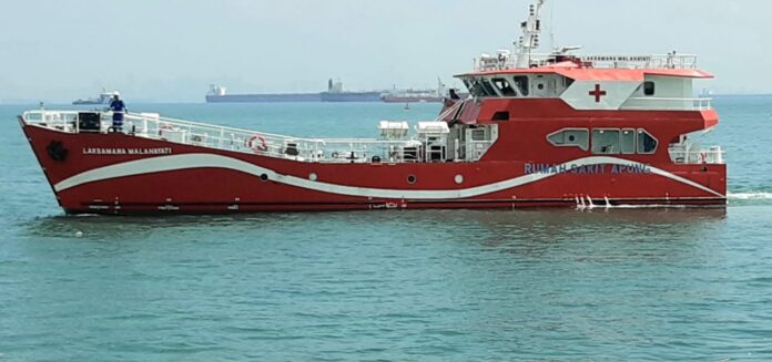 (Foto : abyaqsa ramadan - batamtv.com) Rumah Sakit Apung KM Laksamana Malahayati singgah di sekitar Pelabuhan Bintang 999 Batu Ampar, kota Batam untuk menggelar pengobatan gratis dalam rangka memperingati Bulan Bung Karno Juni 2023. (Foto : abyaqsa ramadan - batamtv.com)