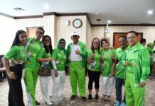 read news – Kontingen Kepri Siap Berlaga di Fornas -VII Gubernur Kepri Anshar Ahmad melepas kontingen KORMI Kepri yang akan mengikuti Festival Olahraga Masyarakat tingkat Nasional. Acara bertempat di lantai-V gedung Graha Kepri pada Jumat (30/6) pagi. (Foto : muhammad amin - batamtv.com)