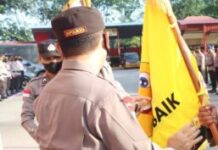 read news – Dapat Bendera Kuning, Inilah Polsek Terbaik Periode Mei 2023 Bendera Kuning menjadi lambang Polsek Terbaik di jajaran Polresta Barelang. (Foto : muhammad amin - batamtv.com)