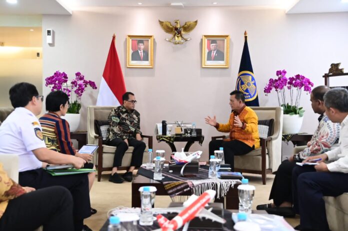 Gubernur Ansar menyampaikan pengembangan Bandara Raja Haji Abdullah menghadapi kendala dalam pelepasan izin kawasan hutan yang dikeluarkan oleh Kementerian Lingkungan Hidup dan Kehutanan.. (Foto : abdi perdana - batamtv.com)