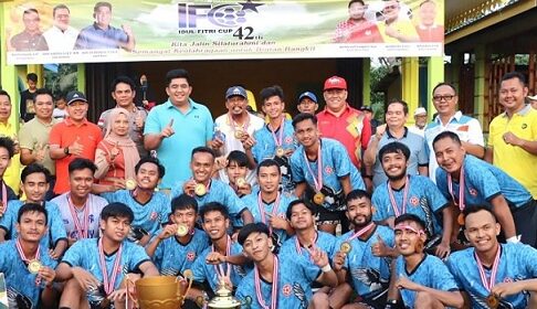 (Foto : dwi susilo - batamtv.com) Bupati Bintan Roby Kurniawan (deret belakang keempt dari kiri) berharap event seperti IFC dapat menjadi tempat lahirnya bakat-bakat hebat. (Foto : dwi susilo - batamtv.com)