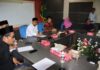 read news – Perda Kawasan Tanpa Rokok di Batam Bakal Direvisi Ketua DPRD Kota Batam Nuryanto (kemeja putih panjang) saat menyambut kedatangan Ketua Lembaga Perlindungan Anak Indonesia, Seto Mulyadi (sebelah kanan Nuryanto) bersama rombongan. (Foto : muhammad amin - batamtv.com)
