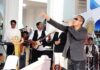 read news – Menteri Kumham Yassona H Laoly Serahkan Penghargaan Hak Intelektual di Tanjungpinang Firman artis jebolan Indonesian Idol saat melantunkan lagu-lagu terbaiknya dalam acara Intellectual Property and Tourism. (Foto : dwi susilo - batamtv.com)