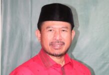 read news – Menelaah Makna Idul Adha, Nuryanto: Perkuat Keimanan dan Ketaqwaan Umat Islam Ketua Dewan Perwakilan Rakyat Daerah (DPRD) Kota Batam Nuryanto S.H., M.H menegaskan bahwa momen Idul Adha juga mengedukasi umat Islam untuk memiliki kesatupaduan berkurban dengan prinsip kedekatan vertikal kepada Tuhan, sekaligus kedekatan horizontal dengan sesama. (Foto : abyaqsa ramadan - batamtv.com)