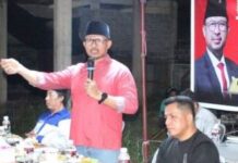 read news – Warga Sei Nayon Keluhkan Status Lahan ke Ketua DPRD Batam Nuryanto Ketua Dewan Perwakilan Rakyat Daerah (DPRD) Kota Batam Nuryanto S.H., M.H menggelar reses di Kompleks Akasia Sei Nayon, Rabu (31/5/2023) malam, (Foto : muhammad amin 0- batamtv.com)