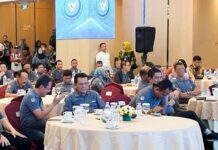 read news – Gubernur Kepri Saksikan Peringatan Hari Laut Sedunia Gubernur Kepri Ansar Ahmad, (kedua dari kiri) Jumat (9/6/2023) bersama Menteri Kelautan dan Perikanan RI Wahyu Sakti Trenggono memperingati Hari Laut Sedunia setiap tanggal 8 Juni. (Foto : muhammad amin - batamtv.com)