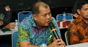 (Foto : dwi susilo - batamtv.com) Ketua Bawaslu Bintan Ondi Dobi Susanto saat memberikan keterangan . (Foto : dwi susilo - batamtv.com)