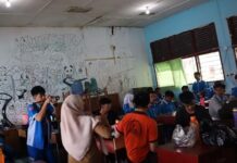 read news – SMKN 1 Tanjungpinang segera Dibangun 17 Ruang Kelas Tambahan Salah satu kondisi ruang kelas di SMKN 1 Tanjungpinang yang kurang memadai. (Foto : dwi susilo - batamtv.com)