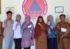 read news – Tim Riset dari Malaysia Sambangi BPBD Bintan Dr Eng Martiwi Dian Setiawati Kordinator Pusat Riset Oseanografi Badan Riset dan Inovasi Nasional (PRO BRIN) (tengah) dan Ramlah SSos Kepala Badan Penanggulangan Bencana Kabupaten Bintan. (Foto : abdi perdana - batamtv.com)