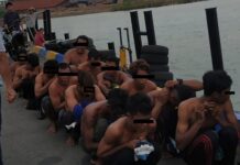 read news – 13 Pencuri Besi Plat di Batam Diringkus di Perairan Janda Berhias Ke 13 tersangka pencurian besi plat milik PT MB di perairan Janda Berias ini antara lain inisial R alias LI, M alias A, K alias P, R alias R, J alias J, YD alias Y, R alias R, S alias A, J alias J, Inisial I, N, R alias I dan T alias BT diamankan di Ditpolairud Mapolda Kepri . (Foto : muhammad amin - batamtv.com)