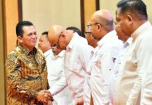 read news – Pengurus Komite Advokasi Daerah Anti Korupsi Kepri Dilantik Gubernur Kepri Ansar Ahmad mengukuhkan Pengurus dan Anggota Komite Advokasi Daerah Anti Korupsi (KAD) Kepulauan Riau di Batam . (Foto : muhammad amin - batamtv.com)