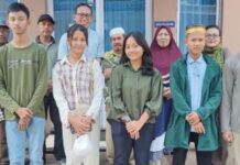 read news PT Timah Terima 36 Siswa untuk Program Beasiswa PT Timah Tbk Unit Produksi Kundur melepas lima siswa dari Kabupaten Karimun yang lulus program Kelas Beasiswa PT Timah Tbk pada SMAN 1 Pemali, di Griya Timah Kundur, Jumat (7/7/2023). (Foto : abdi perdana - batamtv.com)