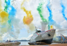 read news – RI Punya Kapal Patroli Cepat Buatan Anak Bangsa Inilah prosesi Launching Kapal Republik Indonesia (KRI) jenis Patroli Cepat (PC) 60 Meter karya putra-putri bangsa yang dibangun PT Karimun Anugrah Sejati (KAS) dilakukan di Galangan Kapal PT. KAS, Batam, pada Rabu (05/07). (Foto : muhammad amin - batamtv.com )