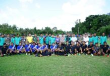 read news Saksikan Babak 16 Besar Turnamen Sepakbola Dusun I Limbung Cup VI Para pemain dari tim yang berlaga di Turnamen Sepakbola Dusun I Limbung Cup VI. (Foto : abdi perdana - batamtv.com)