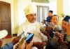 read news – Penjelasan Bupati Karimun soal Pengetatan Warga ke Luar Negeri Bupati Karimun, Aunur Rafiq mengatakan kalau pengetatan keberangkatan ke luar negeri tersebut karena adanya operasi pemberantasan Tindak Pidana Perdagangan Orang (TPPO) di wilayah Karimun., Senin (17/7/2023) (Foto : abdi perdana - batamtv.com)