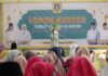 read news – Semarak Lomba Hadroh BKMT dan Pondok Pesantren di Bintan Ketua Tim Penggerak PKK Kepri Dewi Ansar saat melihat lomba hadroh yang digelar di Gedung Nasional Tanjung Uban, Bintan, Sabtu (29/7) diikuti 11 grup hadrah. (Foto : dwi susilo - batamtv.com)