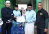 read news – Warga Muslim di Tanjunguma Sembelih Sapi Kurban Jamah Masjid Nurul Hikmah Kampung Agas Tanjunguma, Kamis (29/6/2023) menerima sumbangan satu ekor sapi kurban dari Sekretaris Daerah Kota Batam, Jefridin, M. Pd. (Foto : muhammad amin - batamtv.com)