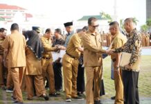 read news – Sebelas ASN Pemko Masuki Masa Pensiun Sebanyak sebelas ASN Pemko Batam, dilepastugaskan alias memasuki usia pensiun. (Foto : muhammad amin - batamtv.com)