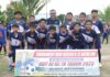 read news – Jelang HUT RI Turnamen Mini Soccer dan Bola Voli di Patam Lestari Dibuka Setdako Batam Jefridin saat bersama salah satu tim U12 pada Turnamen Mini Soccer dan Bola Voli Tingkat Kelurahan Patam Lestari di Lapangan Bola RT 04/10 KSB Mentarau Patam Lestari, yang dibuka resmi Sabtu (08/07/2023). (Foto : muhammad amin - batamtv.com)