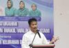 read news – Kader Posyandu Bersiap Diri Guna Cetak Generasi Sehat dan Unggul Walikota Batam, HM Rudi saat Silaturahmi bersama Kader Posyandu dan Kader Kelurahan Siaga se-Kecamatan Bengkong di Golden Prawn, Batam, Kamis (6/7/2023). (Foto : abyaqsa ramadan - batamtv.com)
