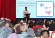 read news – Sosialisasi Distribusi dan Verifikasi Administrasi Pangkalan LPG 3 Kg Diikuti Seribuan lebih Pemilik Pangkalan Gas Walikota Batam HM Rudi saat menghadiri acara yang digelar Disperindag Kota Batam soal agenda Sosialisasi Distribusi & Verifikasi Administrasi Pangkalan LPG 3 Kg. Acara dihadiri lebih dari seribu agen pangkalan gas se – Kota Batam di Hotel Harmoni One, Kamis (27/7/2023). (Foto : abyaqsa ramadan - batamtv.com)