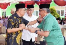 read news – Jefridin Hadiri Milad ke-35 Pondok Pesantren Darul Falah Sekretaris Daerah Kota Batam, Jefridin, M.Pd. (baju hijau) saat hadir dalam syukuran Milad ke-35 Pondok Pesantren Darul Falah Batam di Batu Besar, Kecamatan Nongsa, Sabtu (29/07/2023). (Foto : abyaqsa ramadan - batamtv.com)