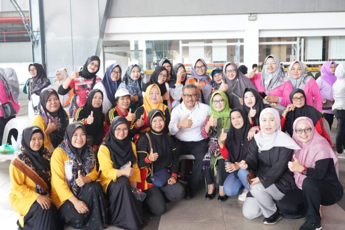 Setdako Batam Jefridin, M.Pd di tengah tengah acara kegiatan Kampanye Gerakan Masyarakat Hidup Sehat (Germas) dengan tema “Gemar Beraktivitas Fisik”. (Foto : muhammad amin - batamtv.com)