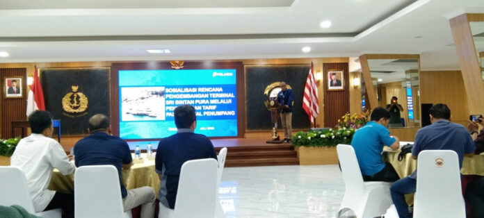 General Manajer (GM) Pelindo Cabang Tanjungpinang, Darwis mengatakan, ada empat rencana pembangunan dengan dana investasi internal Pelindo guna menunjang kebutuhan dan kenyamanan penumpang di pelabuhan Sri Bintan Pura Senin (17/07/2023). (Foto : dwi susilo - batamtv.com)