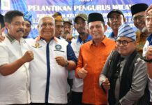 read news – Dua Gubernur Hadiri Pelantikan Pengurus Kerukunan Keluarga Sulawesi Tenggara Gubernur Ansar Ahmad (baju orange) menghadiri pelantikan Pengurus Wilayah Kerukunan Keluarga Sulawesi Tenggara (KKST) Provinsi Kepri dan Pengurus Daerah Kerukunan Keluarga Sulawesi Tenggara (KKST) Kota Batam., di SP Plaza Batu Aji Kota Batam, Ahad (28/5/2023). (Foto : muhammad amin - batamtv.com)