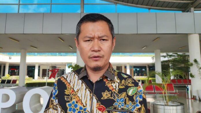    Sekertaris Daerah (Sekda) Kota Tanjungpinang, Provinsi Kepulauan Riau, Zulhidayat, berharap  adanya peningkatan sektor pariwisata di daerahnya.Ini lantaran banyak tempat ikonik yang menjadi daya tarik khusus bagi wisatawan lokal maupun wisatawan mancanegara yang datang ke Tanjungpinang Rabu (26/07). (Foto : dwi susilo - batamtv.com)