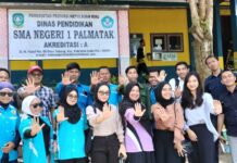 read news – Siswa SMAN 1 Anambas Ikuti Sosialisasi Remaja DPD KNPI Kabupaten Kepulauan Anambas menaja sosialisasi ke SMA Negeri 1 Palmatak, Sabtu (22/7/23). (Foto : abdi perdana - batamtv.com)