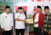 read news – Wakil Bupati Anambas Apresiasi Penetapan Kota Tarempa sebagai Kampung Moderasi Beragam Ibu Kota Tarempa menjadi KMB setelah kegiatan yang digelar secara nasional di launching oleh Wakil Bupati KKA Wan Zuhendra (kedaua dari kiri) , digedung Balai Pertemuan Masyarakat Siantan (BPMS) Rabu (26/7/2023). (abdi perdana - batamtv.com)