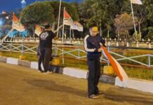 read news – 10 Juta Bendera Merah Putih Ditargetkan Terpasang di Karimun Bendera-bendera dipasang oleh Badan Kesatuan Bangsa Dan Politik (Kesbangpol) Kabupaten Karimun untuk menyambut dan menyemarakkan HUT RI ke 78 tahun 2023 Ahad (30/07). (Foto : abdi perdana - batamtv.com)