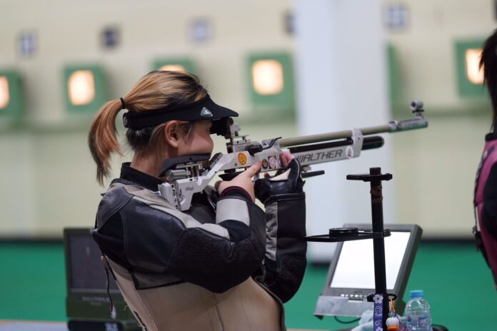 Jolly, Atlet Cabor menembak asal Kota Batam di Nomot Air Rifle Putri lolos ke PON Aceh Sumut . (Foto: dwi susilo - batamtv.com)
