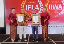 read news – Kesuksesan Mempercepat Pembangunan Daerah, Rudi Diganjar sebagai Best Future Leaders 2023 Dua penghargaan yang diraih oleh Walikota Batam HM Rudi dan Wagub Kepri Marlin Agustina yang diberikan Jumat (28/7/2023) (Foto : Abyaqsa Ramadan - batamtv.com)