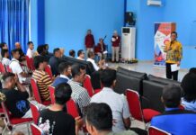 read news – Nelayan Kota Batam dapat Bantuan Alat Tangkap Ikan Nelayan di Batam mendapatkan bantuan alat tangkao ikan yang diserahkan langsung oleh Gubernur Kepri Ansar Ahmad di Aula Balai Perikanan Budidaya Laut Setokok, Barelang, Kota Batam, Ahad (23/7). (Foto : muhammad amin - batamtv.com)