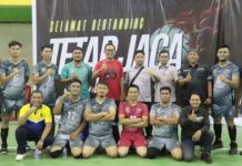 read news – Ini Pemenang Turnamen Bola Voli Piala Kajari Karimun Cup antar Instansi Tim Voli PT Timah keluar sebagai juara umum dalam Turnamen Voli Piala Kejari Karimun 2023. Dalam laga final, tim dari PT Timah berhasil menumbangkan tim Tim Voli Polres Karimun. (Foto : abdi perdana - batamtv.com)