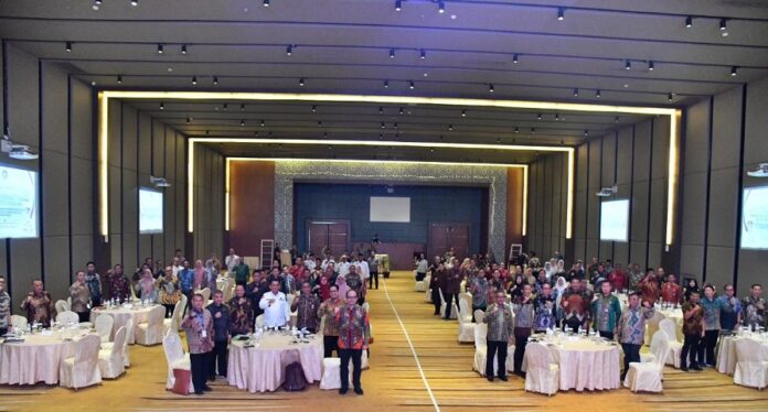 Gubernur Kepulauan Riau H Ansar Ahmad membuka Rapat Koordinasi Pencegahan Korupsi dengan fokus tematik sektor pertanahan, di Hotel Aston Pelita Kota Batam, Kamis (13/7/2023). (Foto : abyaqsa ramadan - batamtv.com)