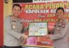 read news – Kapolsek Gunung Kijang Ajak Wasadai Potensi Karhutla Kapolsek Gunung Kijang AKP Satri Putra (kiri) resmi menggantikan tugas sebagai Kapolsek Gunung Kijang yang sebelumnya dijabat AKP Sugiono di Mapolsek Gunung Kijang, Senin (10/7/2023). (Foto : abdi perdana - batamtv.com)