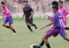 read news – Pertarungan Sengit Tanjungpinang Timur Kalahkan Bukit Bestari Permainan seru antara Tim Tanjungpinang Timur vs Bukit Bestari yang bermain agresif. Keduanya bertanding di stadion Sri Tri Buana, Dompak, Tanjungpinang, Selasa (11/7/2023) petang. (Foto : dwi susilo - batamtv.com)
